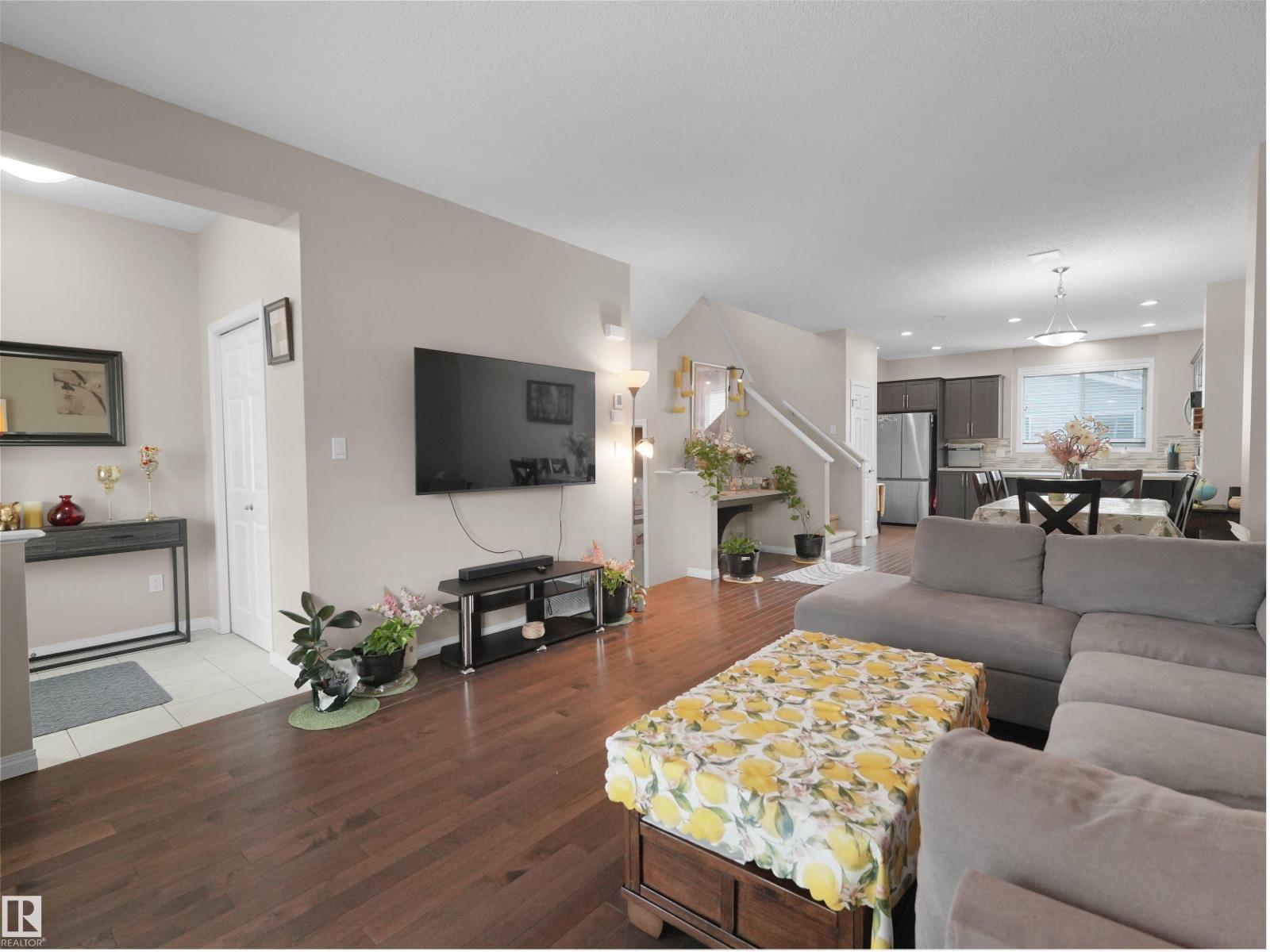 7827 22 AV SW — photo 28