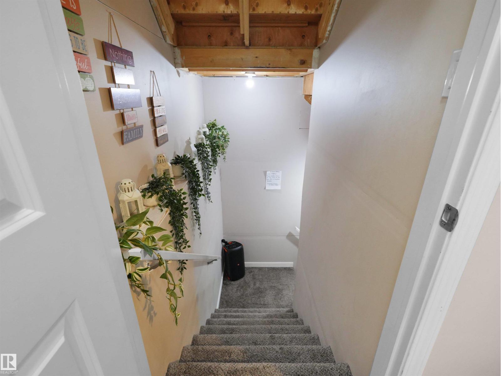 7827 22 AV SW — photo 30