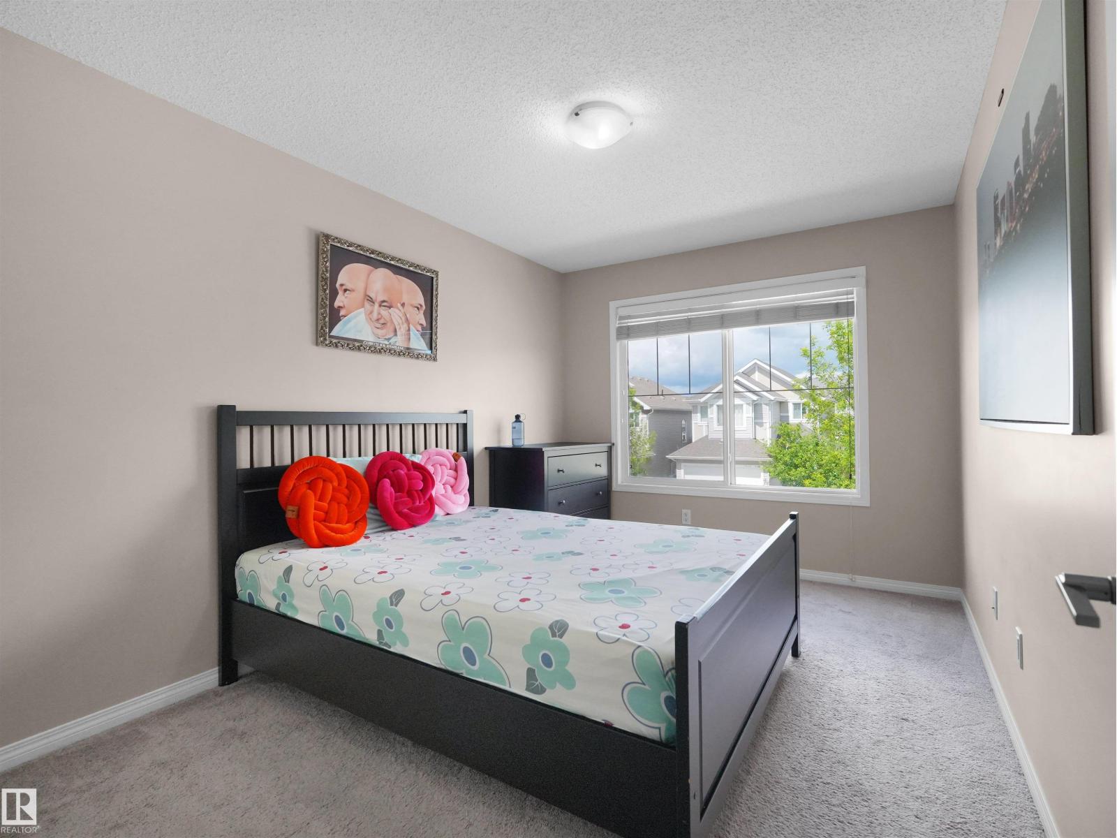 7827 22 AV SW — photo 33