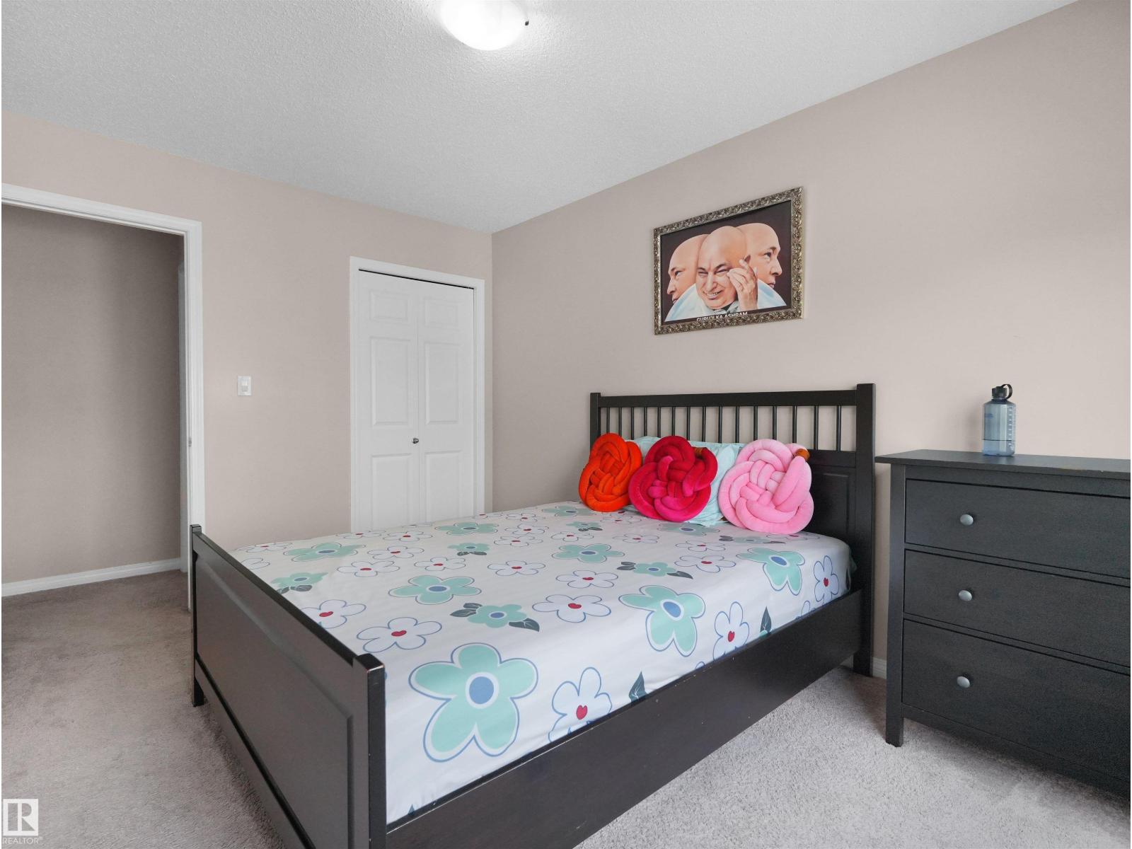 7827 22 AV SW — photo 34