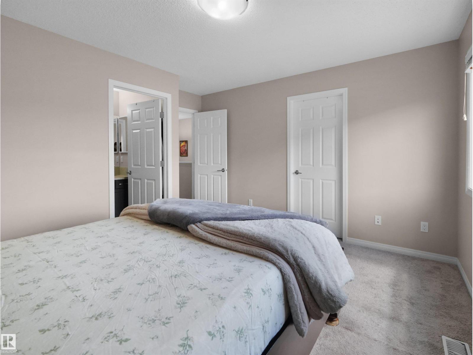 7827 22 AV SW — photo 38