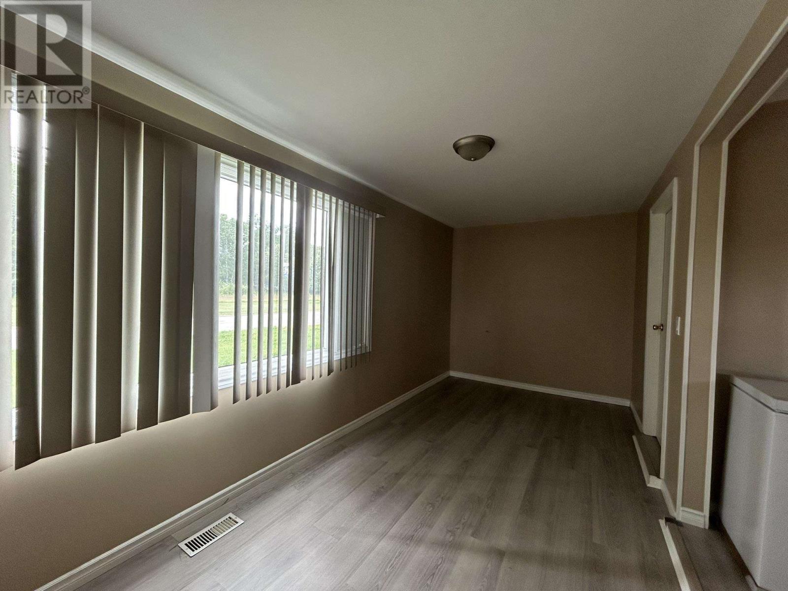 208 MACKENZIE AVE - 20