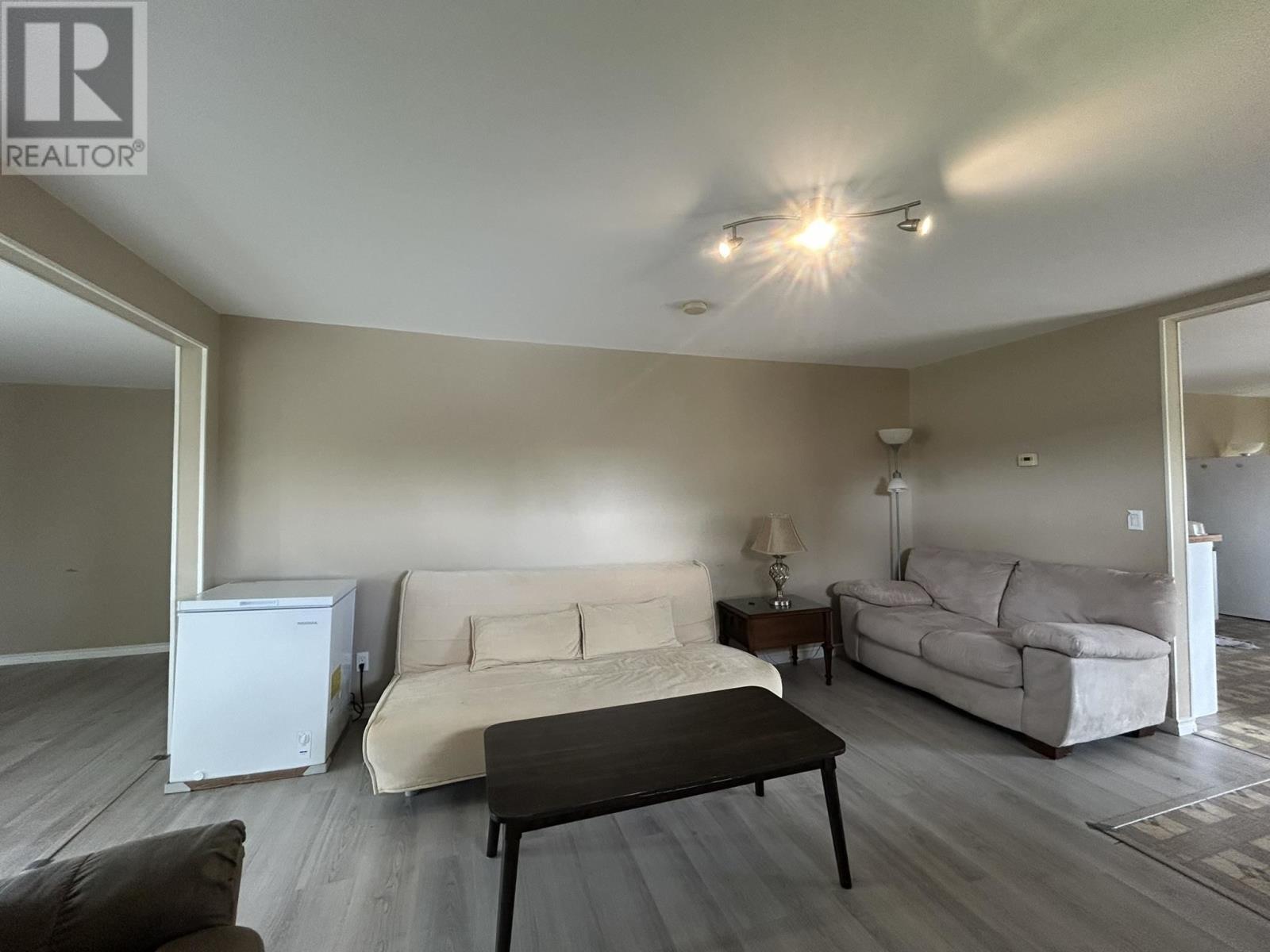 208 MACKENZIE AVE - 21
