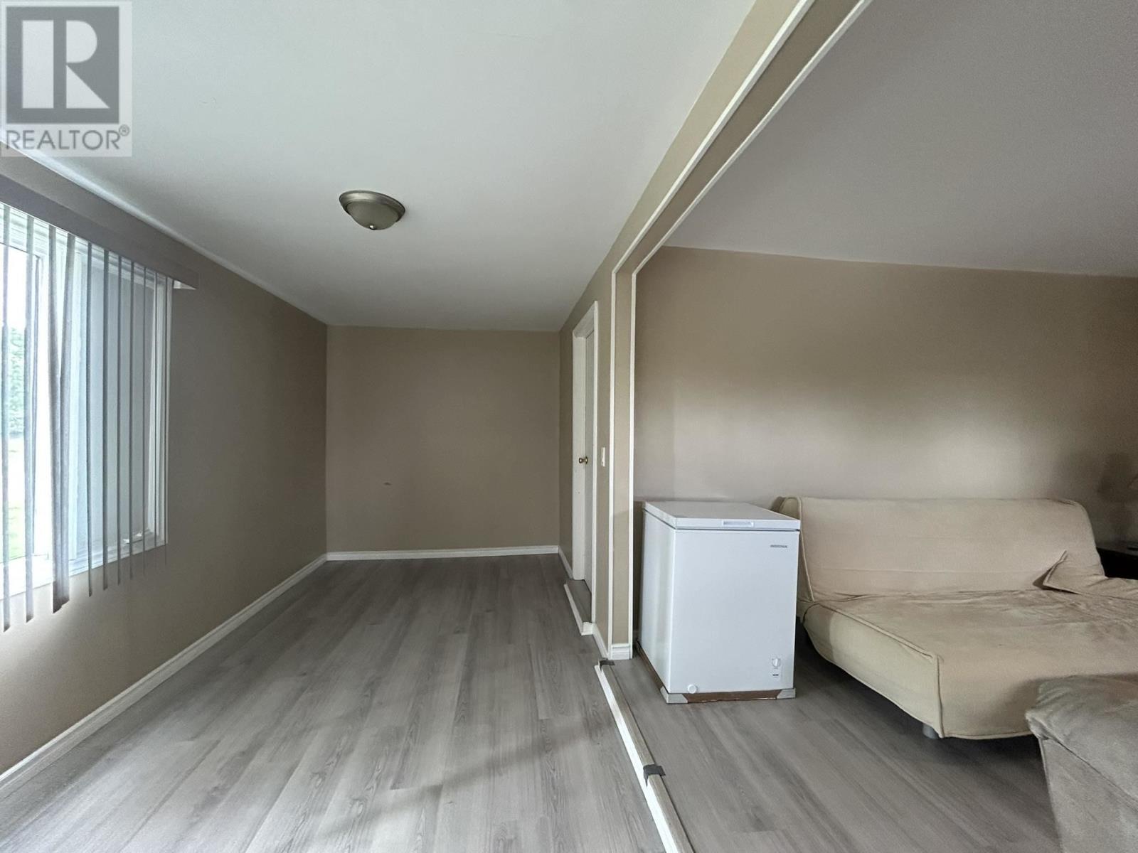208 MACKENZIE AVE - 22