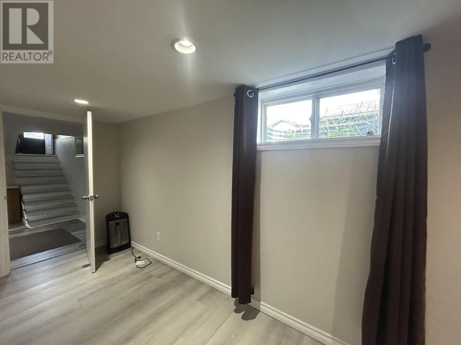208 MACKENZIE AVE - 24
