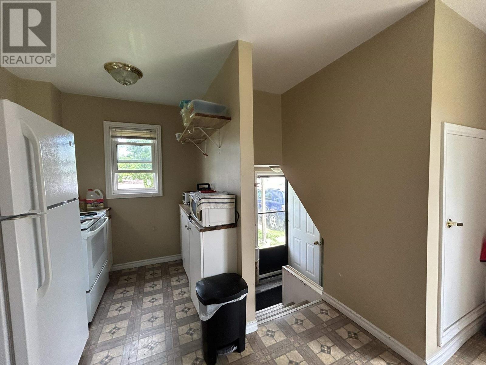 208 MACKENZIE AVE - 25