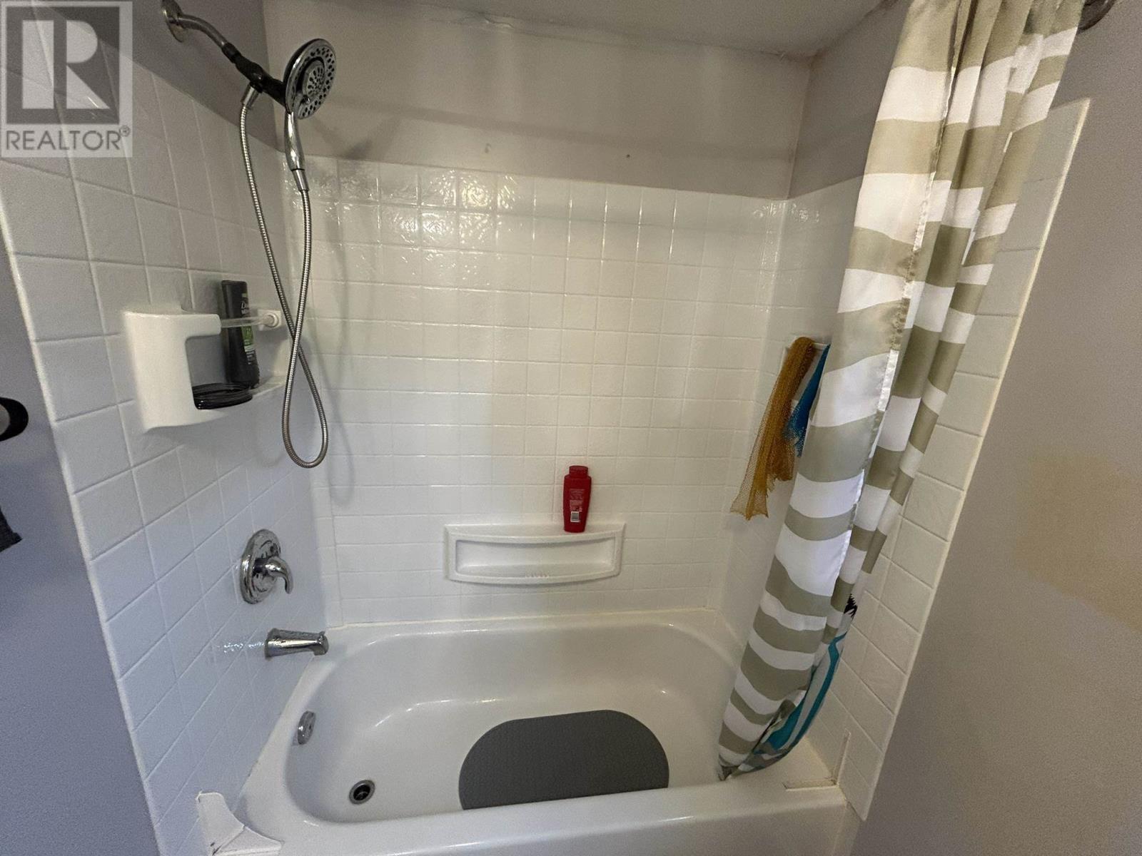 208 MACKENZIE AVE - 28