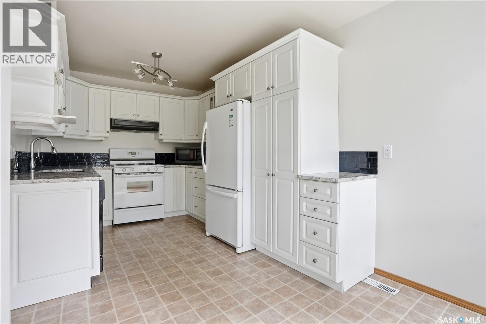 #20 455 Pinehouse DRIVE - 16