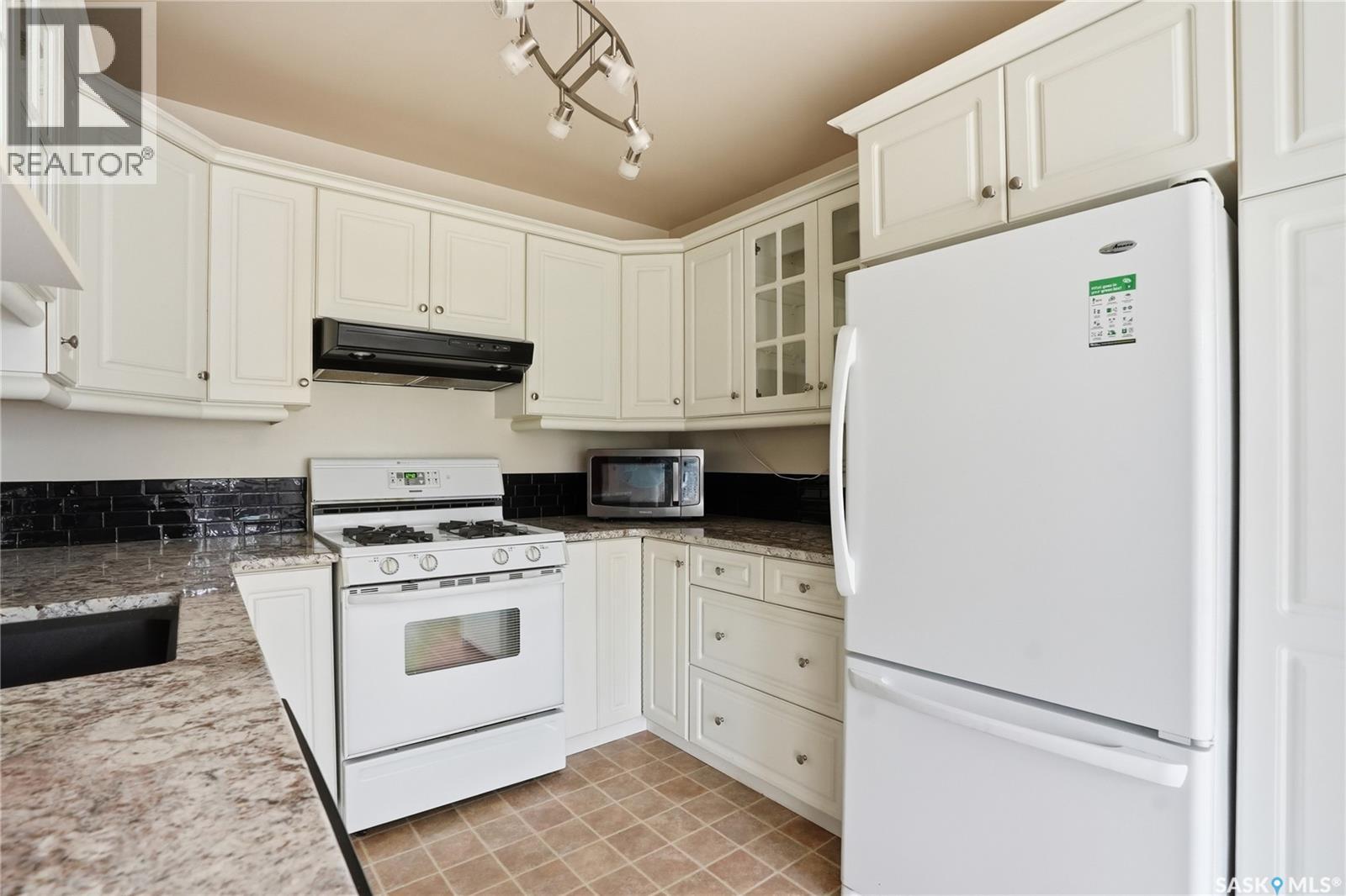 #20 455 Pinehouse DRIVE - 19