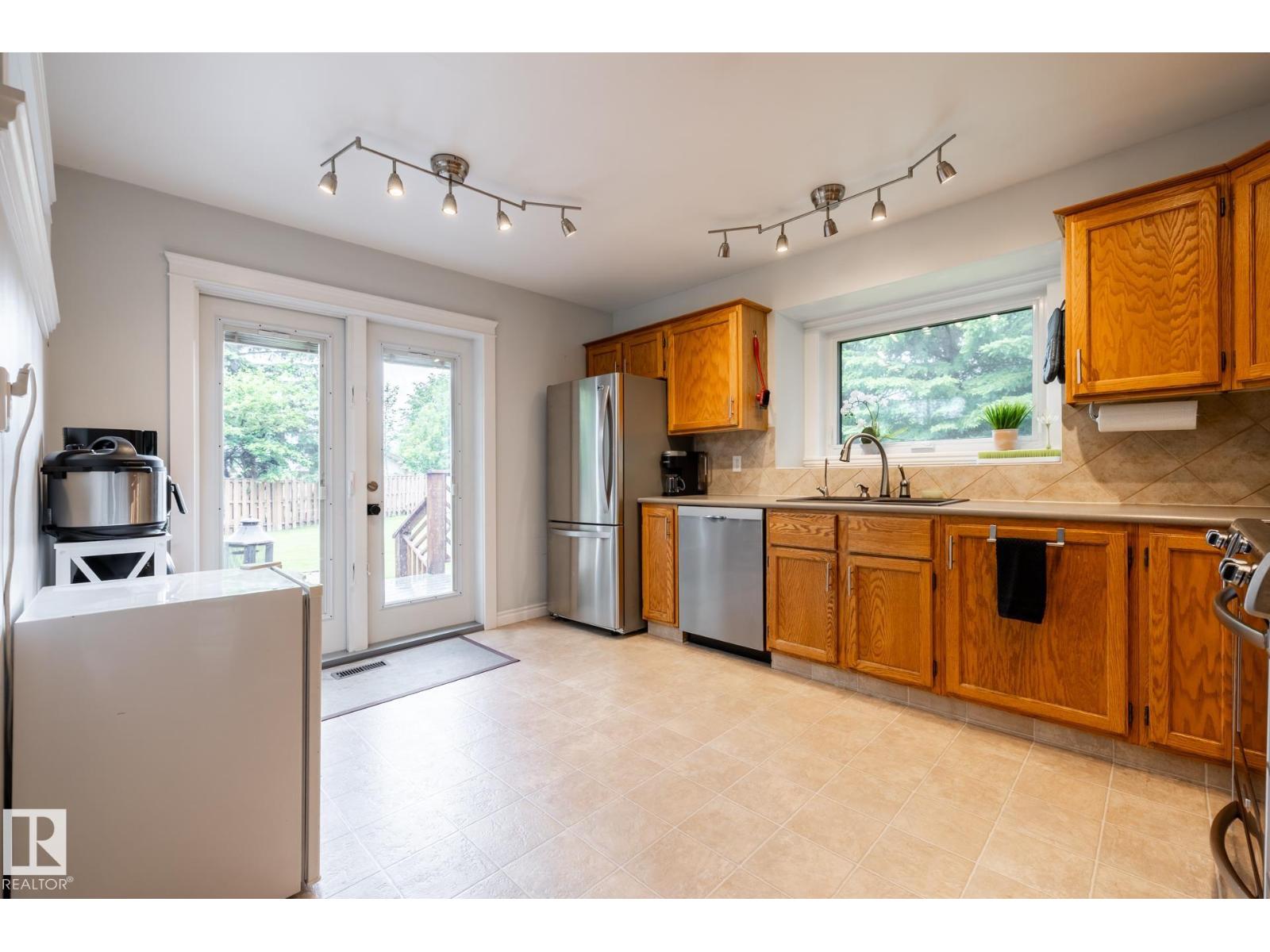 27 DANFORTH CR — photo 24