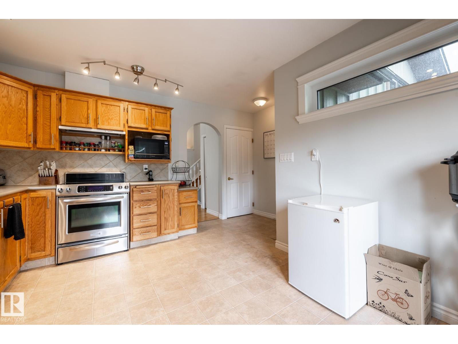 27 DANFORTH CR — photo 28