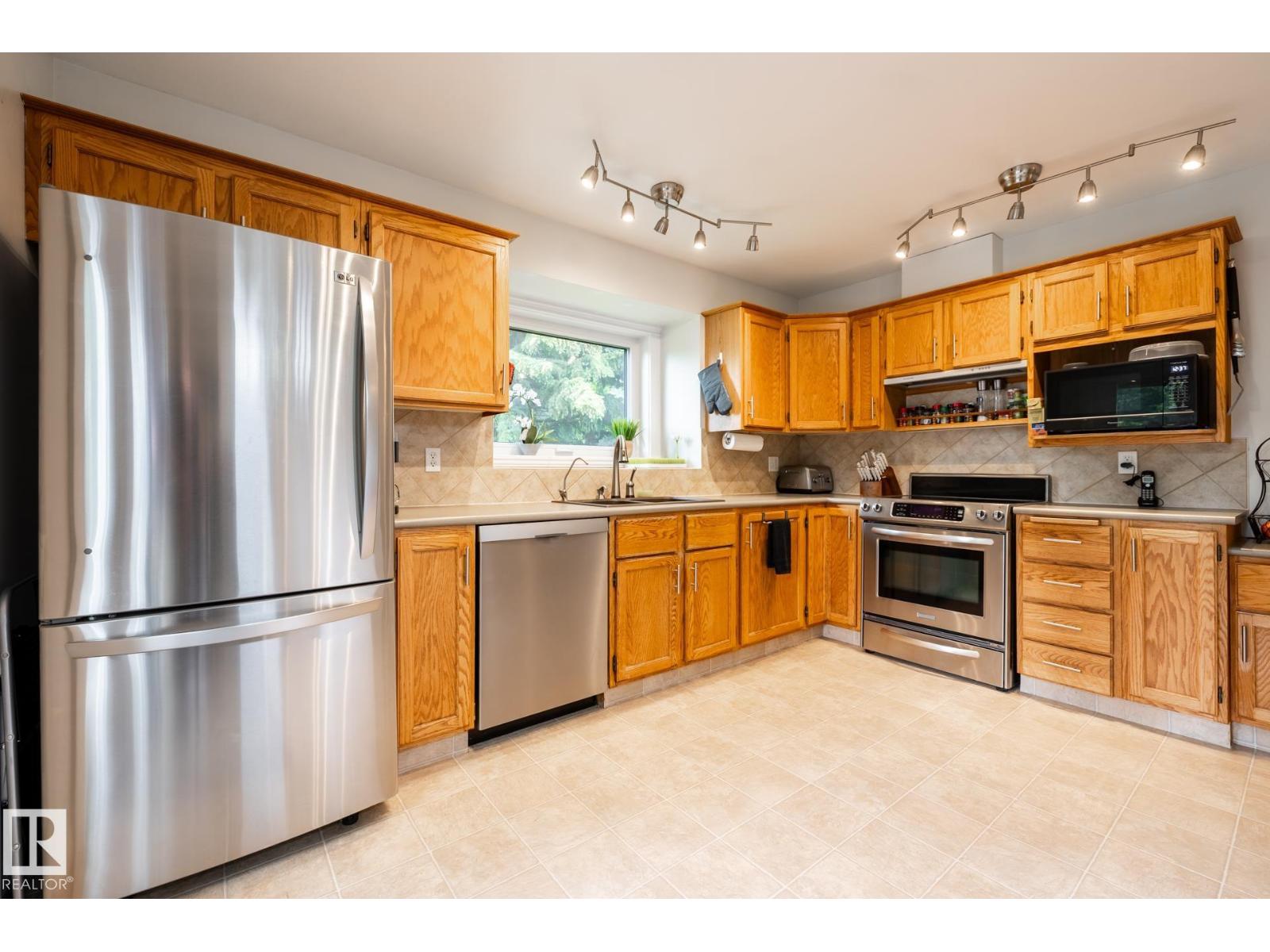 27 DANFORTH CR — photo 30