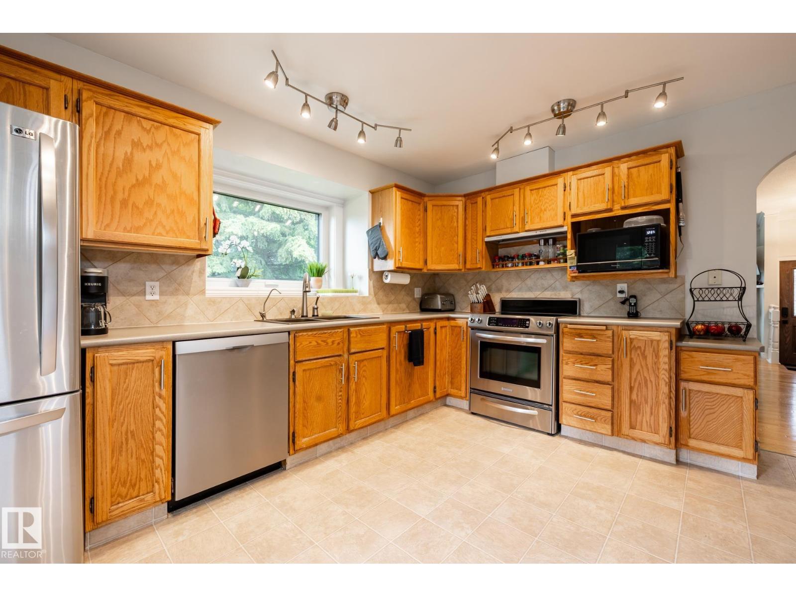 27 DANFORTH CR — photo 31