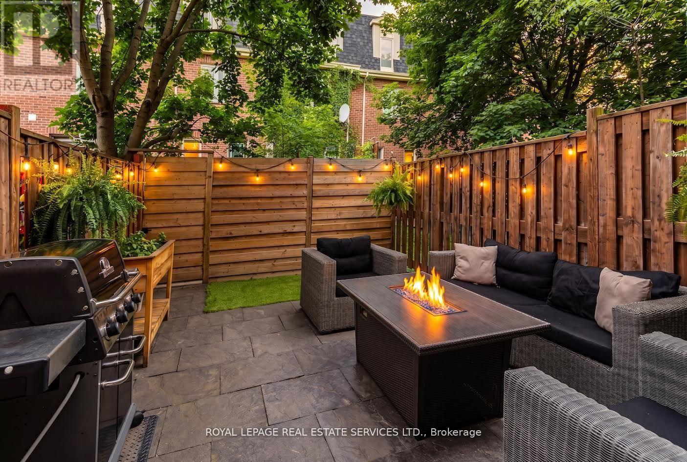 #49 435 HENSALL CIRCLE - 15