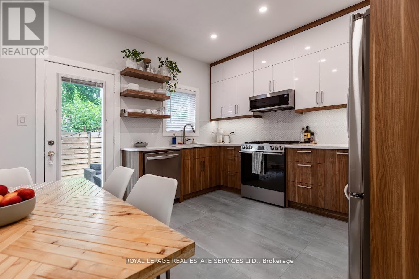 #49 435 HENSALL CIRCLE - 4