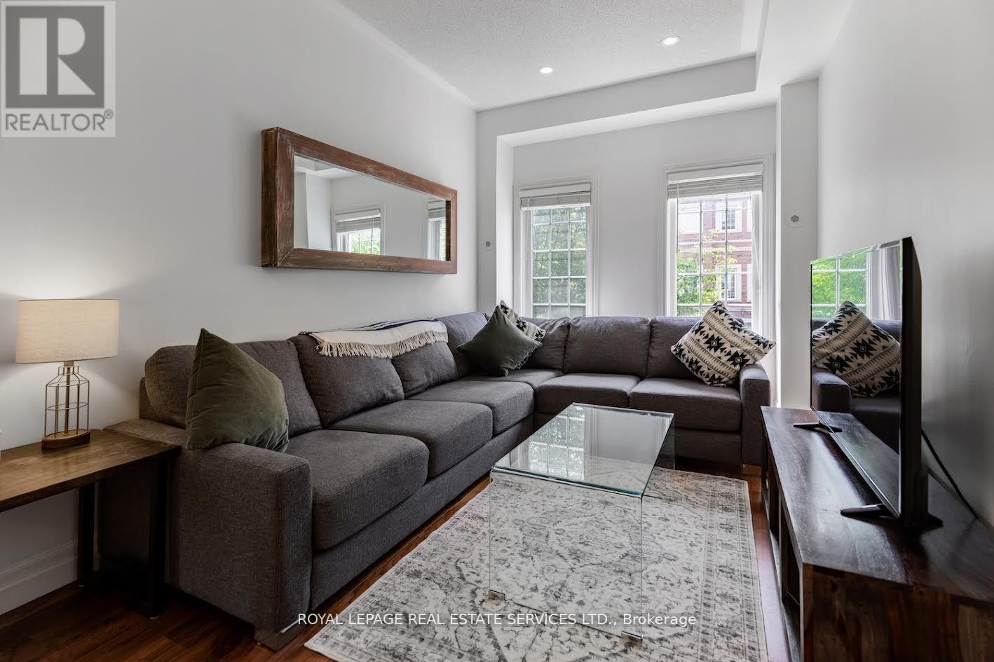 #49 435 HENSALL CIRCLE - 7