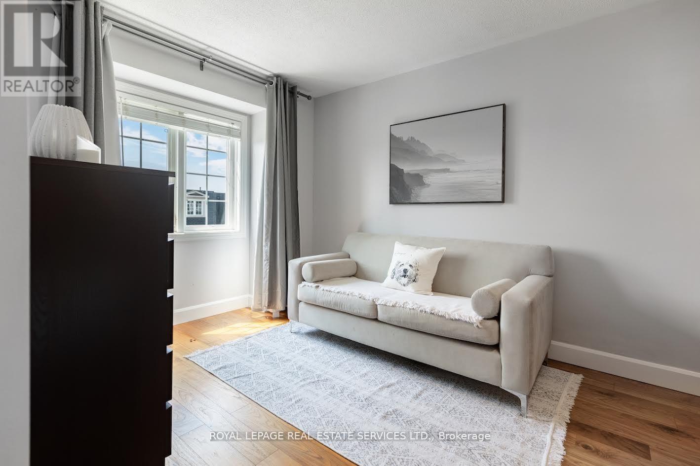 #49 435 HENSALL CIRCLE - 9