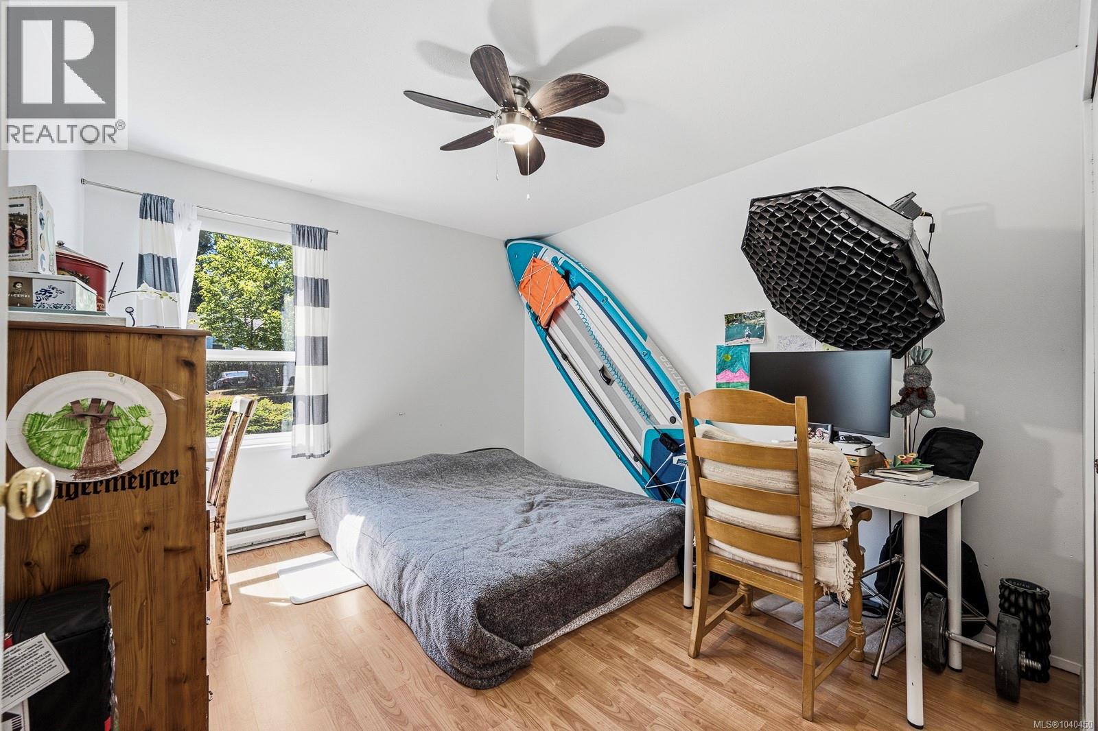 #4 1535 Dingwall Rd - 10
