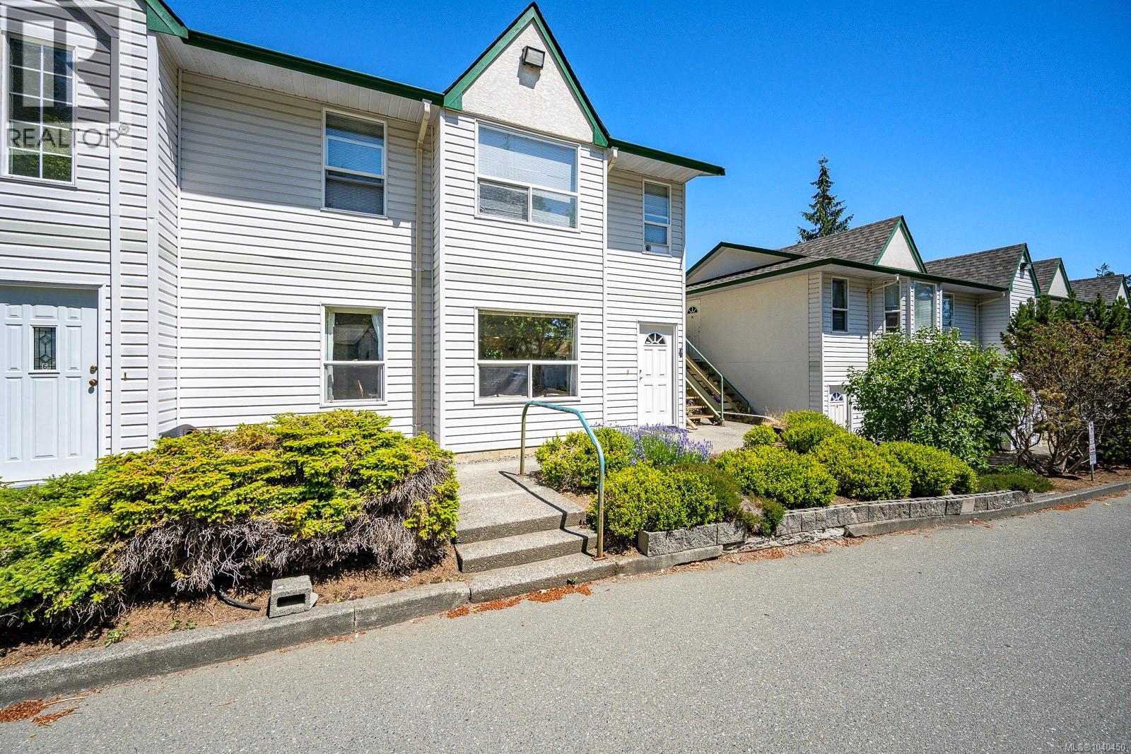 #4 1535 Dingwall Rd - 19