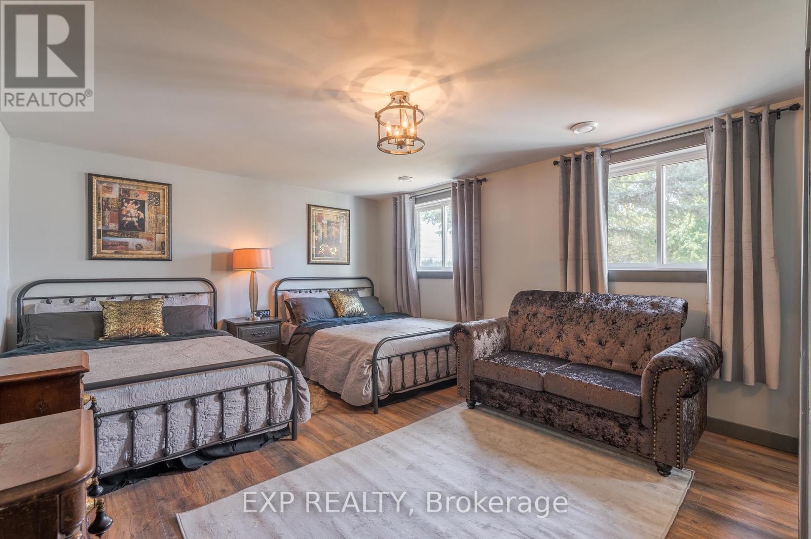 150 BAYVIEW DRIVE - 33
