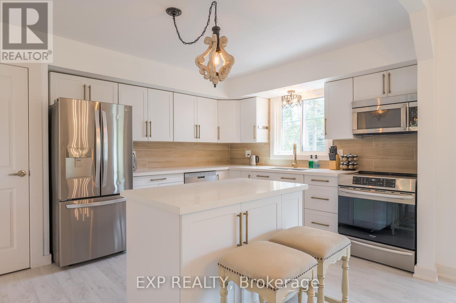 150 BAYVIEW DRIVE - 8