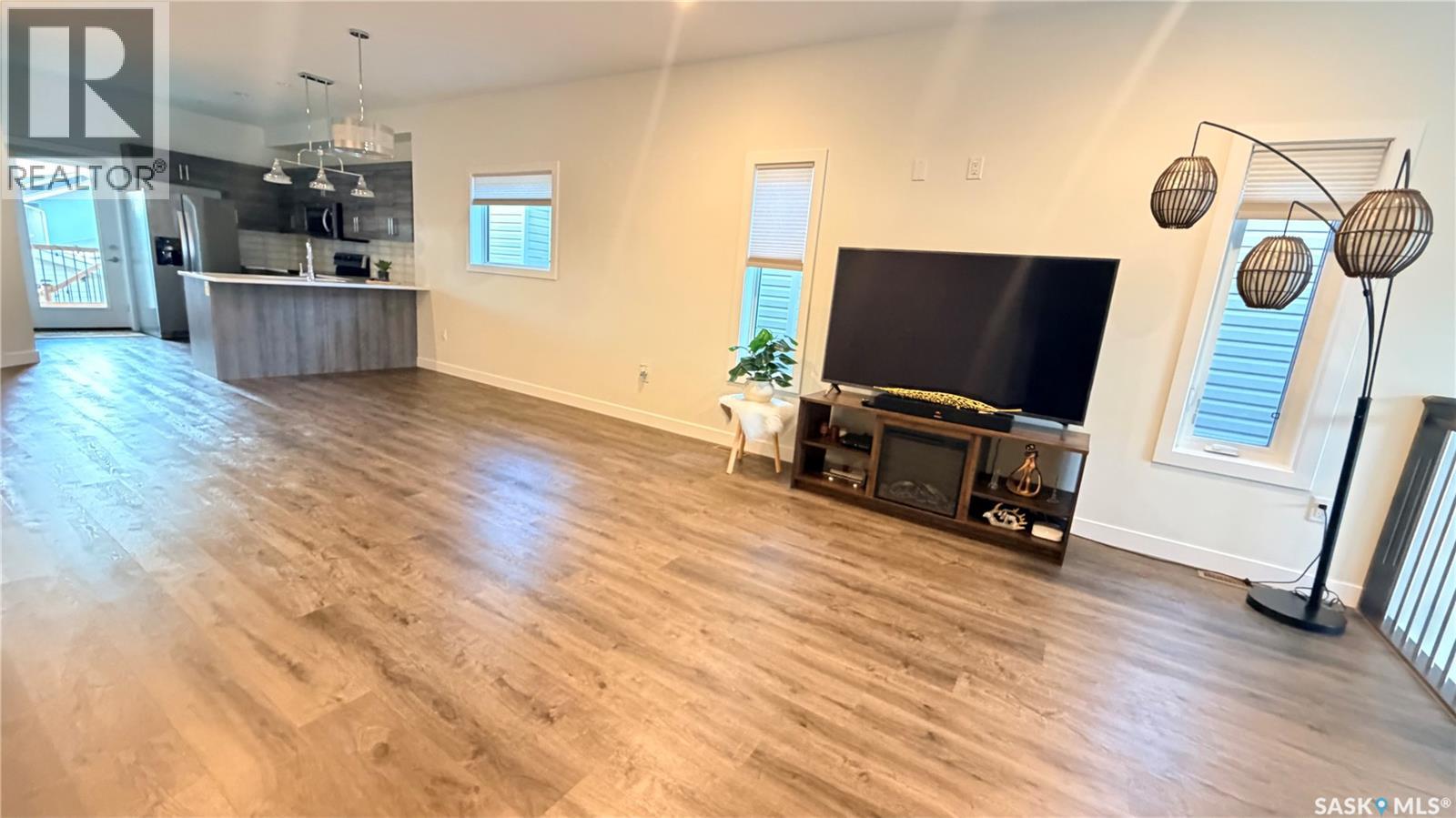 215 Thakur STREET — photo 8