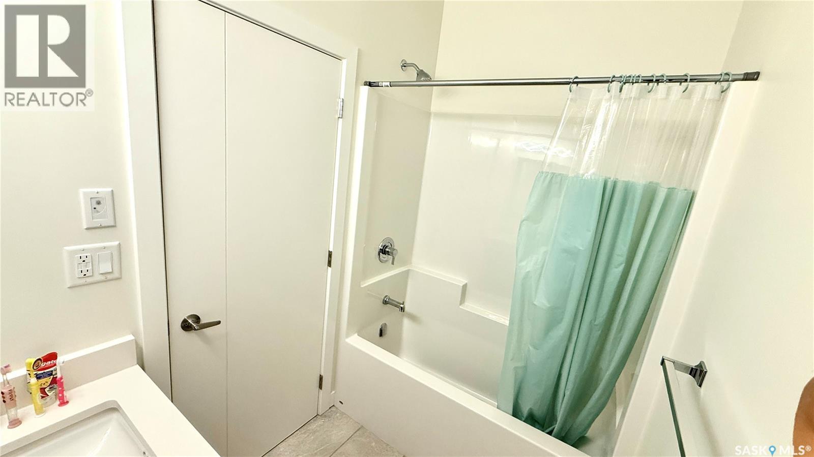 215 Thakur STREET - 16