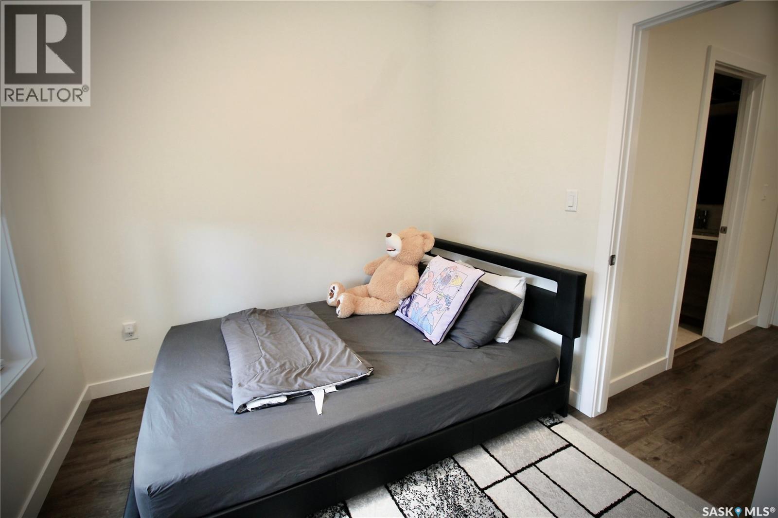 215 Thakur STREET - 17