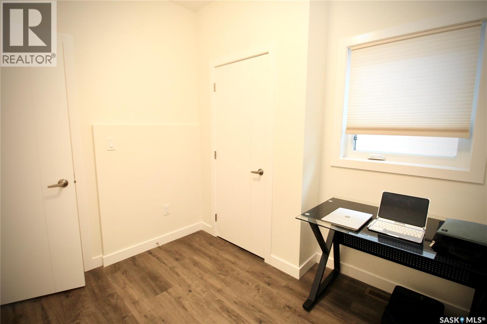 215 Thakur STREET - 21