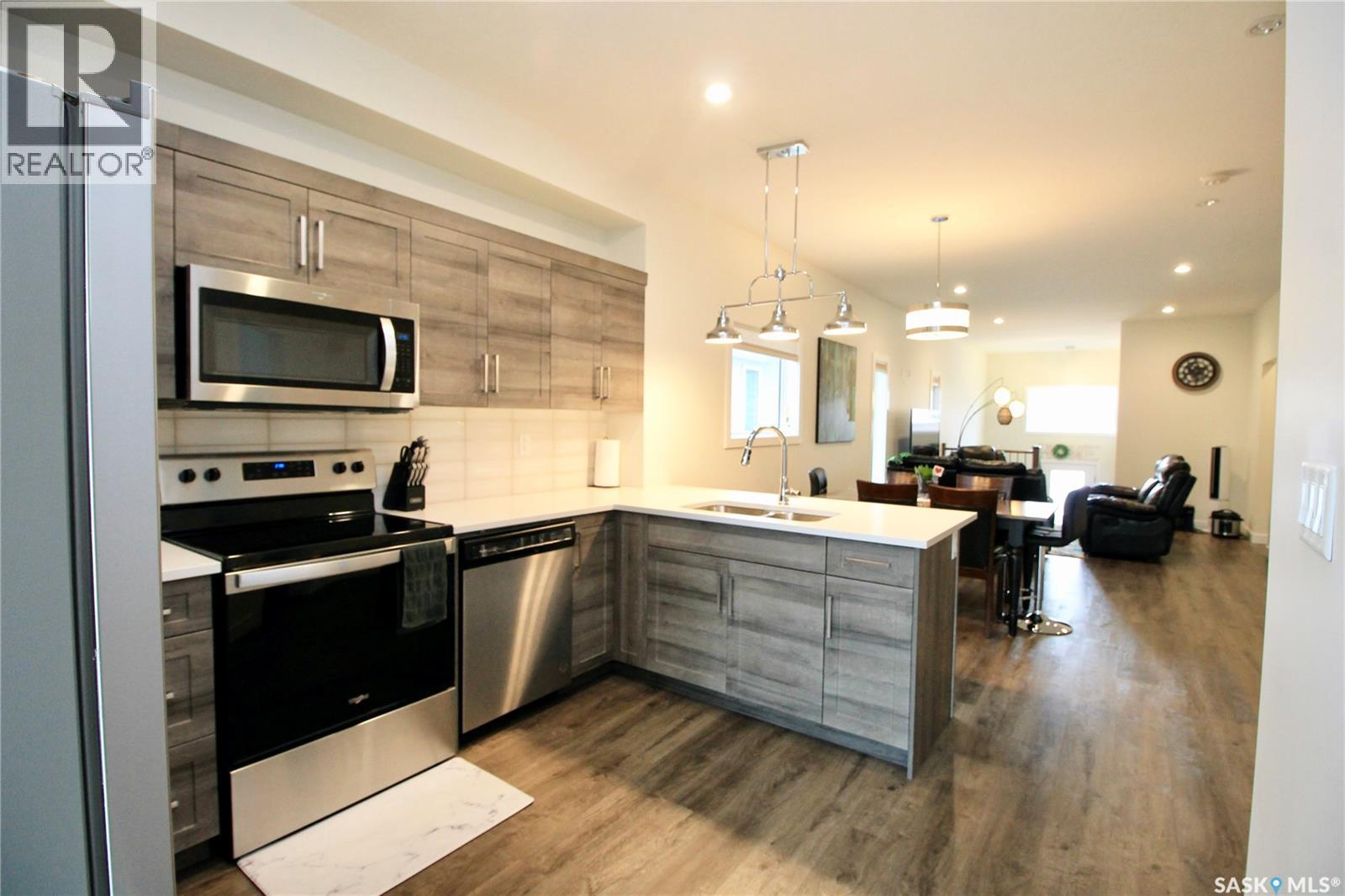 215 Thakur STREET - 10