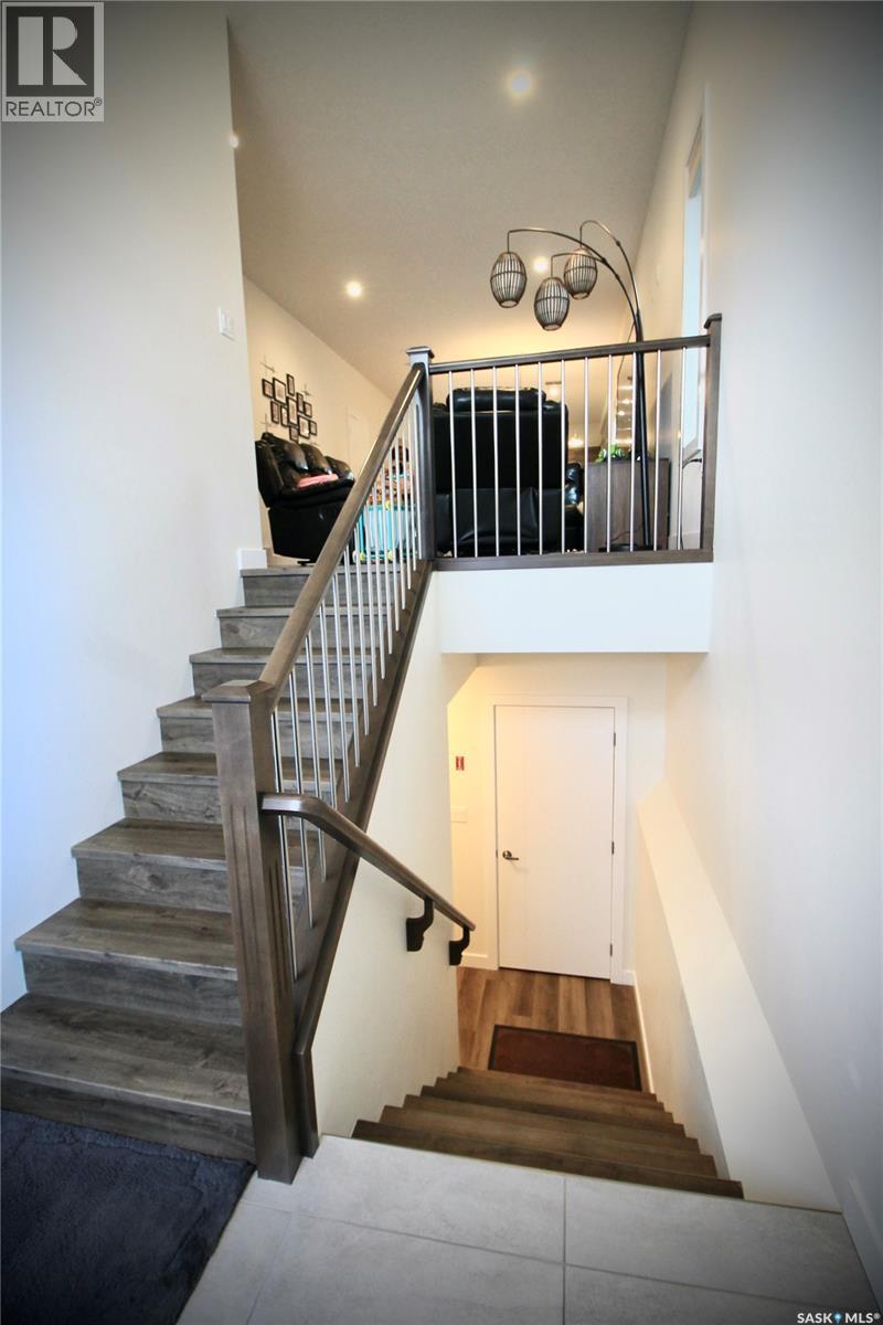 215 Thakur STREET - 6
