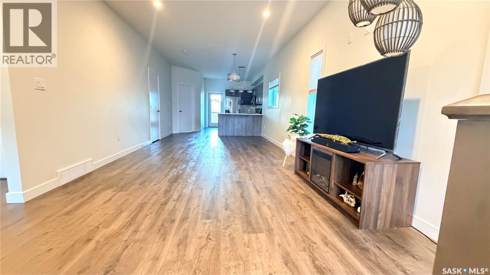 215 Thakur STREET - 7