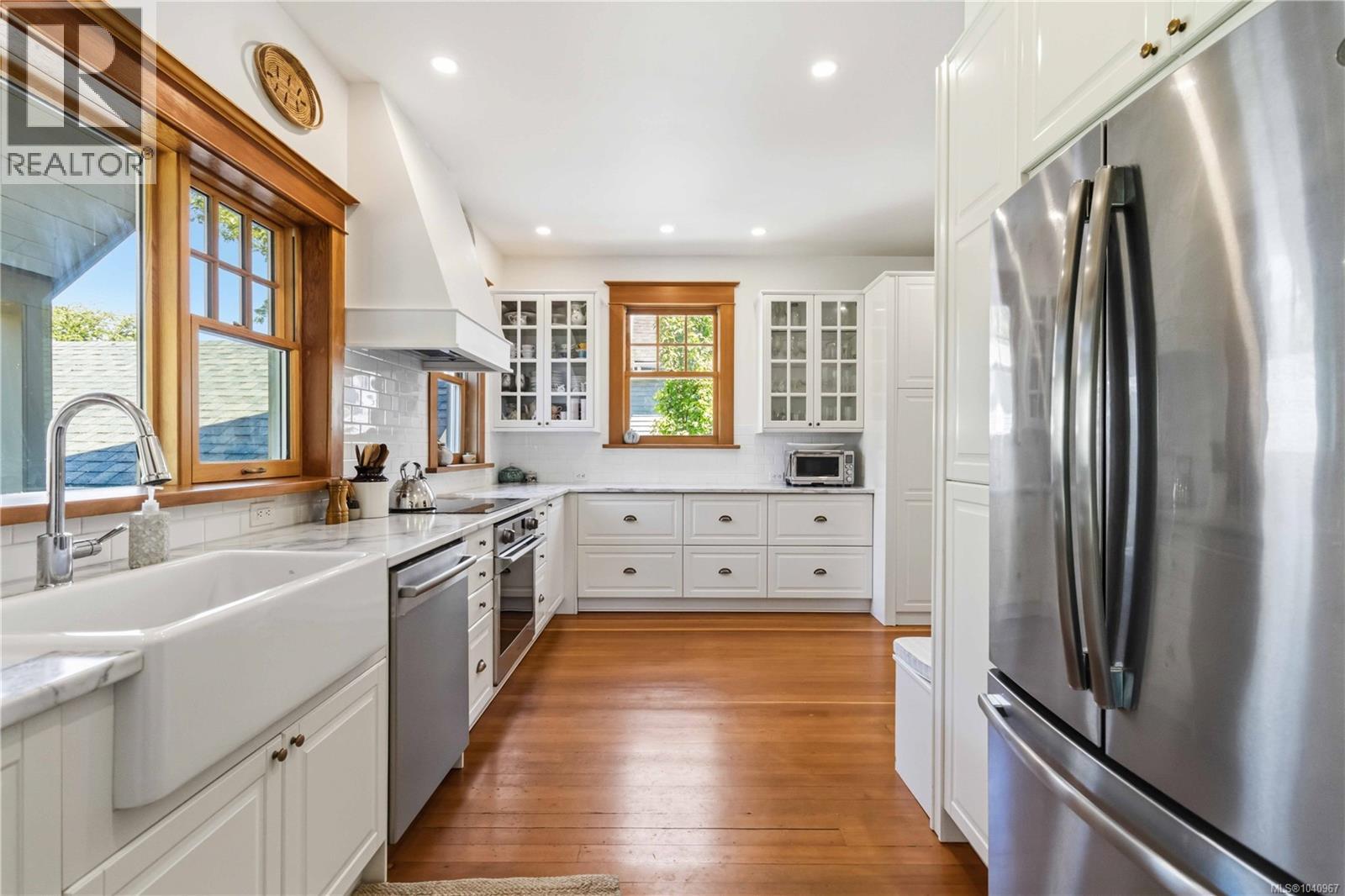  2232 BELMONT Avenue, Victoria