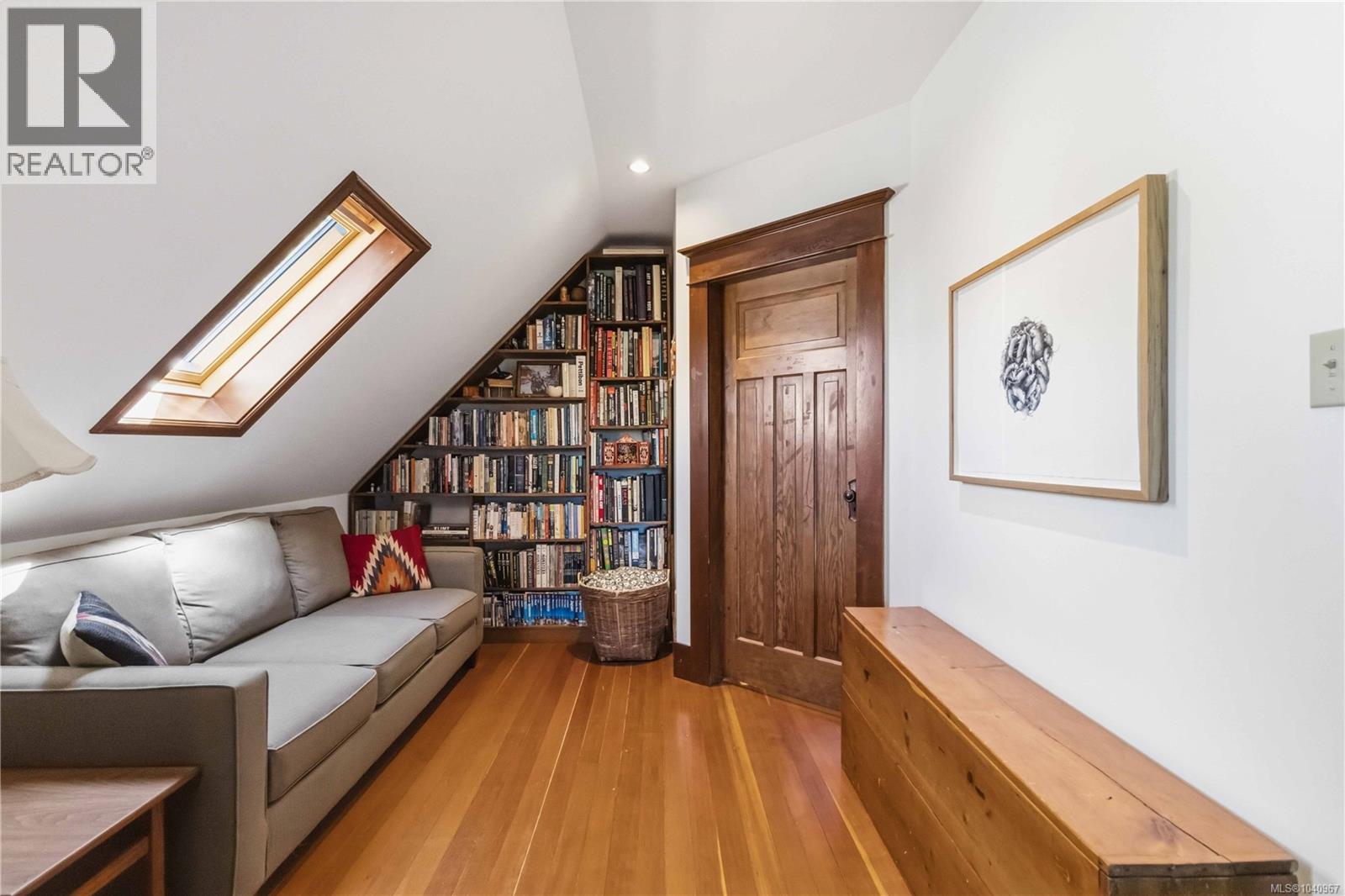  2232 BELMONT Avenue, Victoria