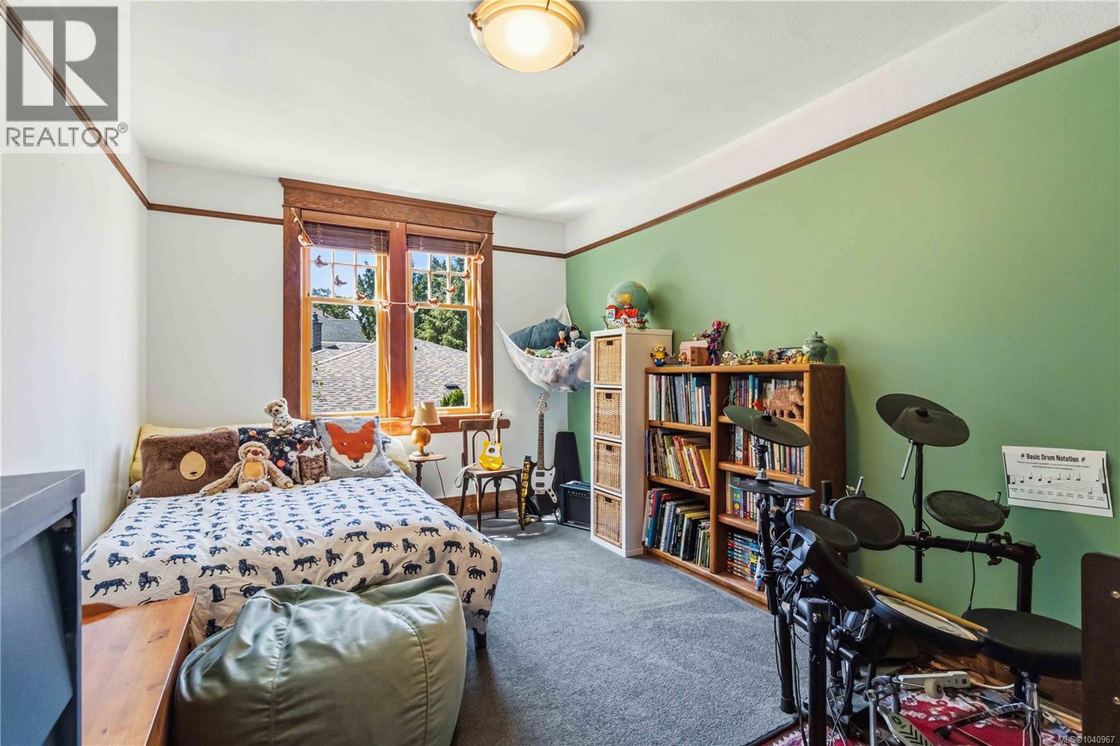  2232 BELMONT Avenue, Victoria