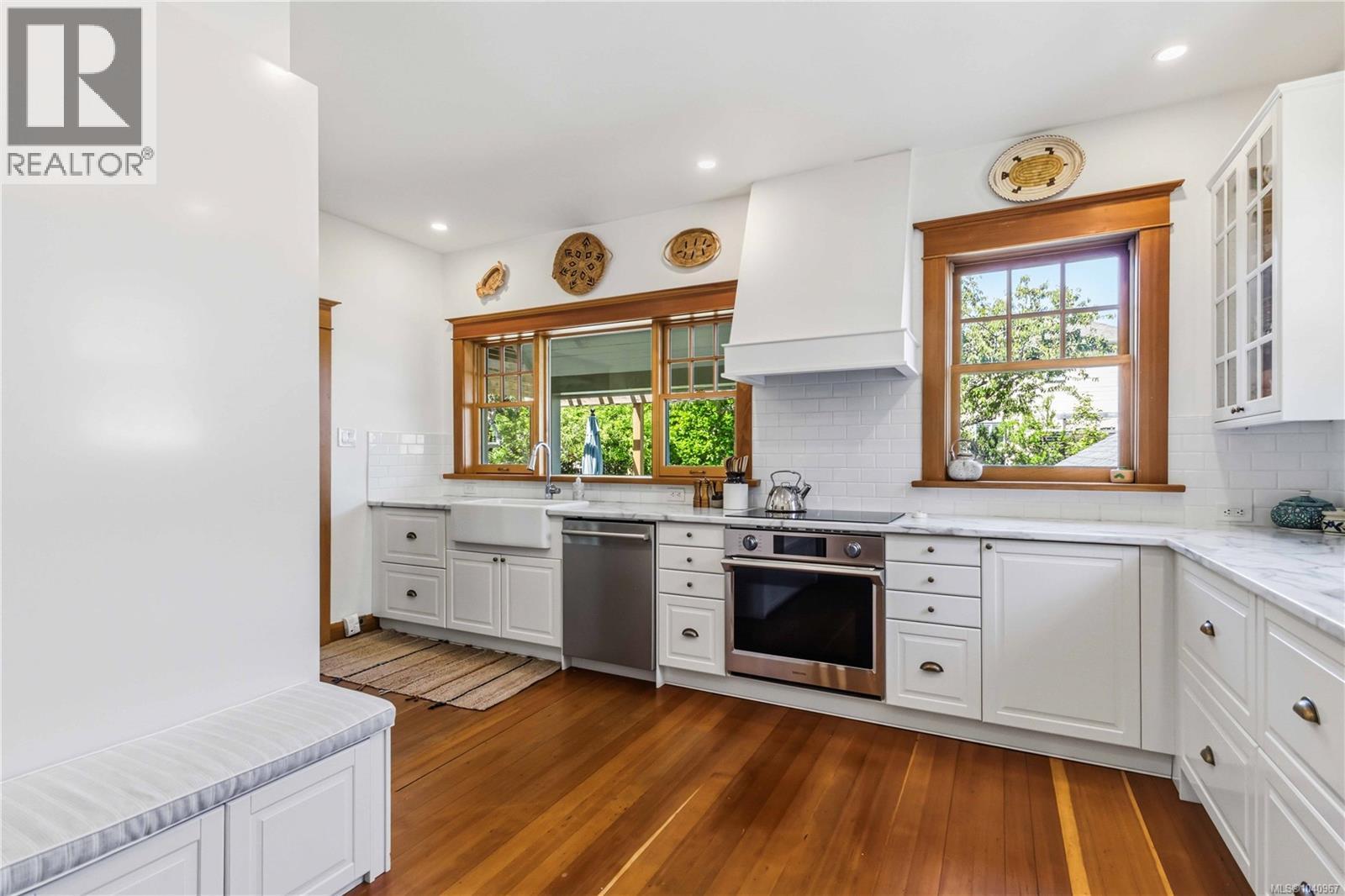  2232 BELMONT Avenue, Victoria