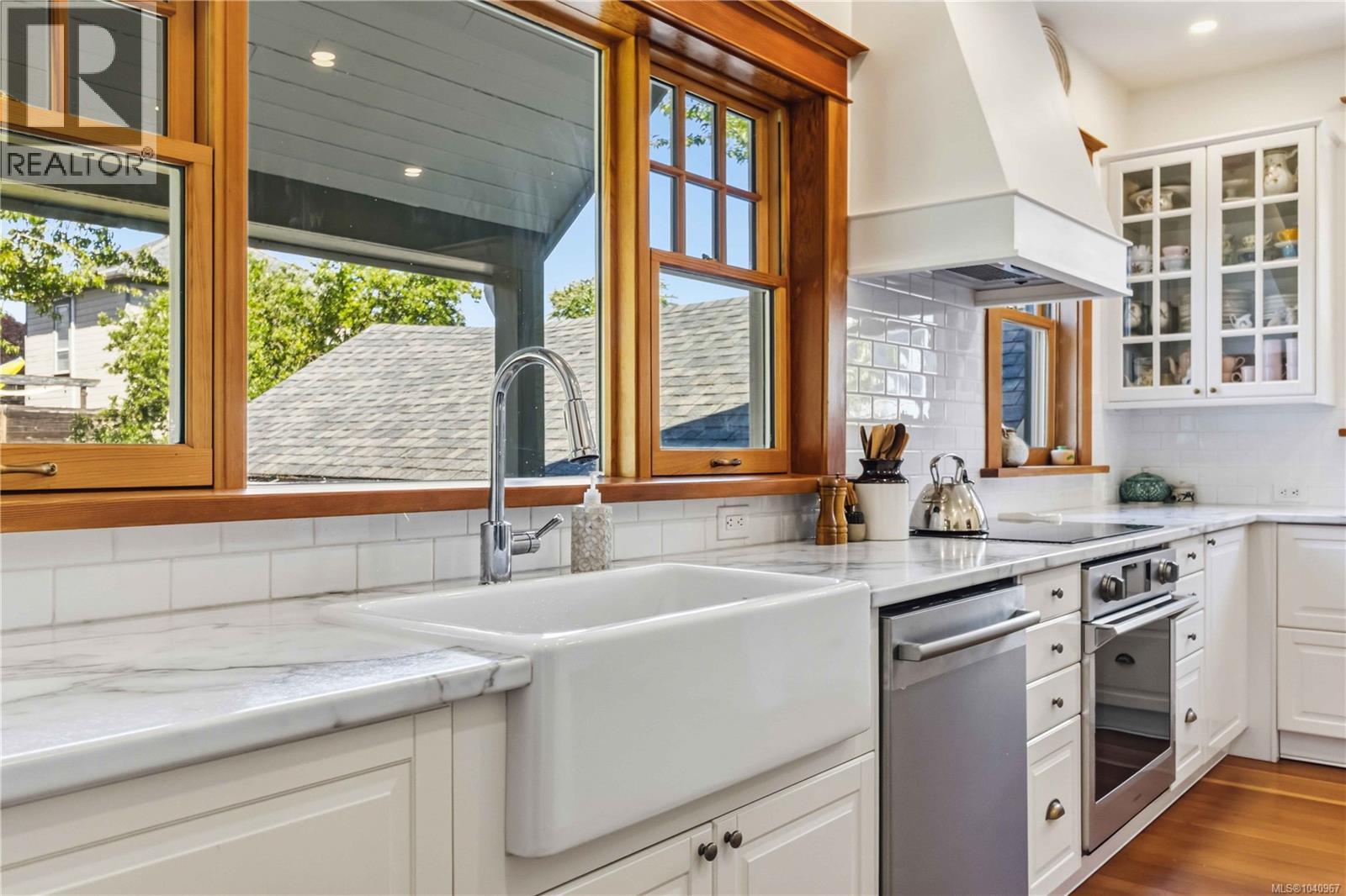  2232 BELMONT Avenue, Victoria