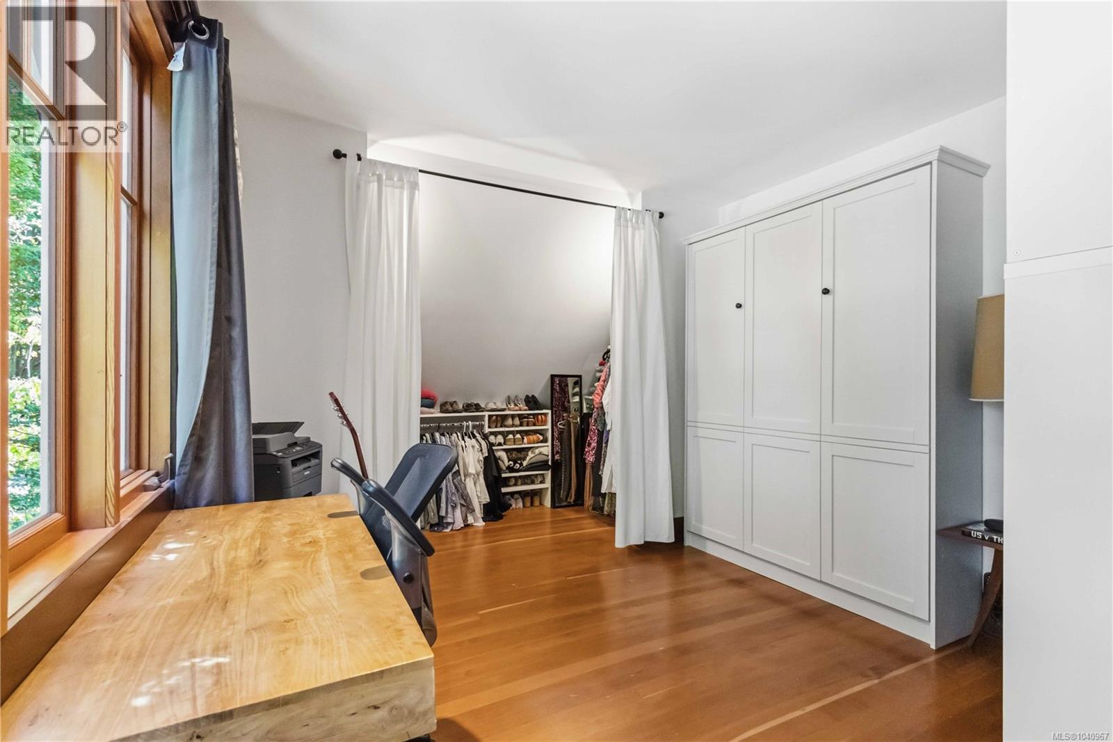  2232 BELMONT Avenue, Victoria