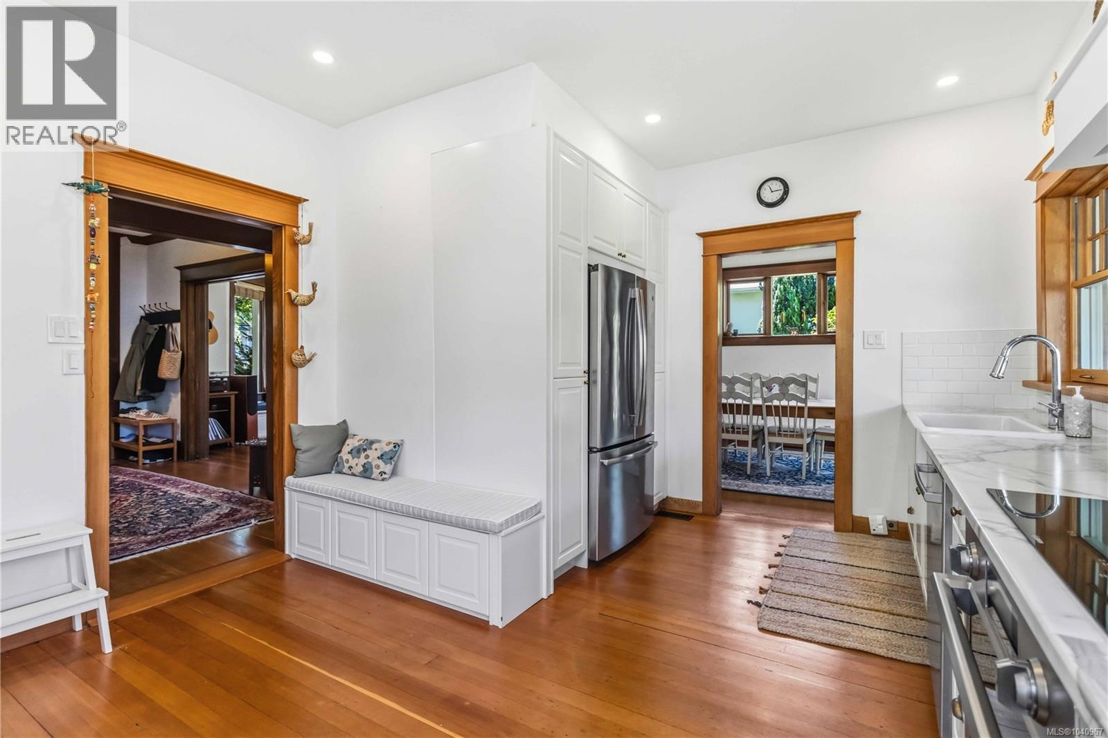  2232 BELMONT Avenue, Victoria