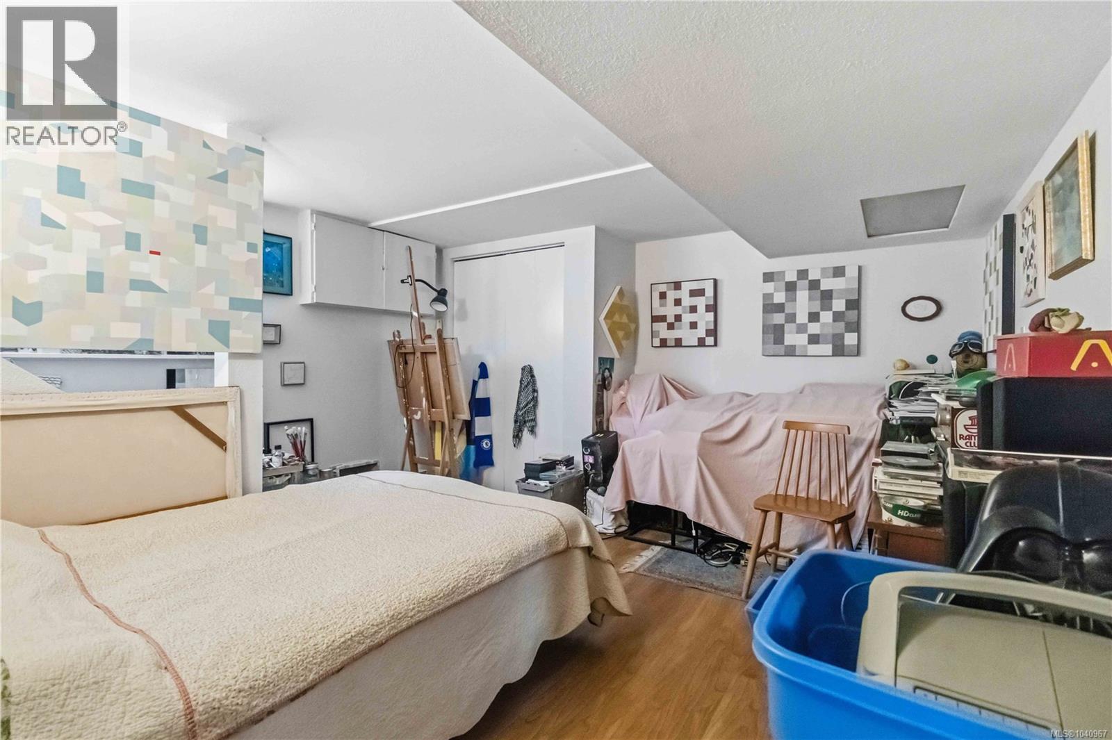 2232 BELMONT Avenue, Victoria
