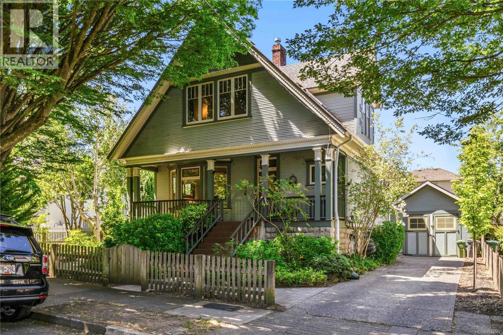  2232 BELMONT Avenue, Victoria