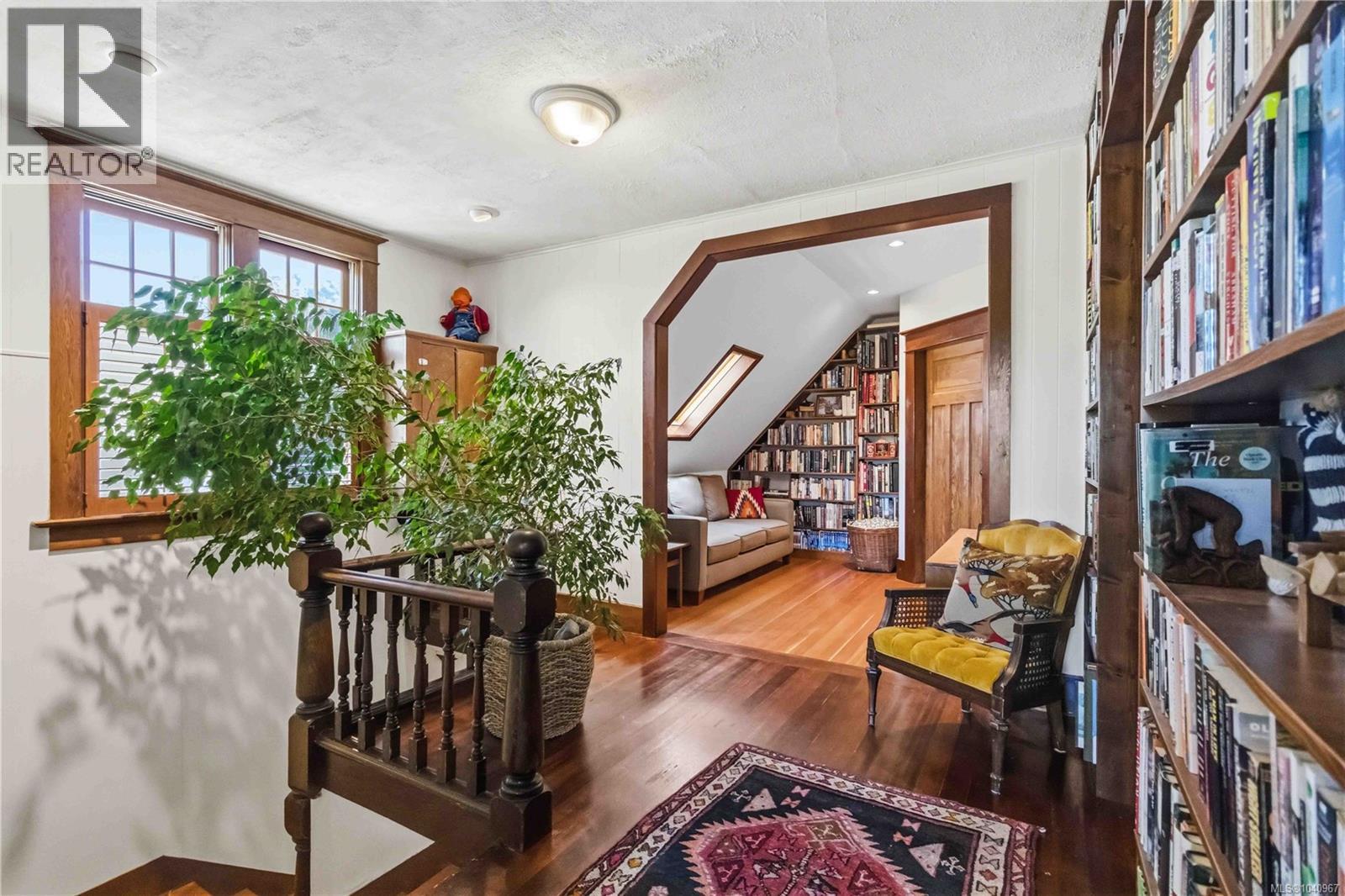  2232 BELMONT Avenue, Victoria
