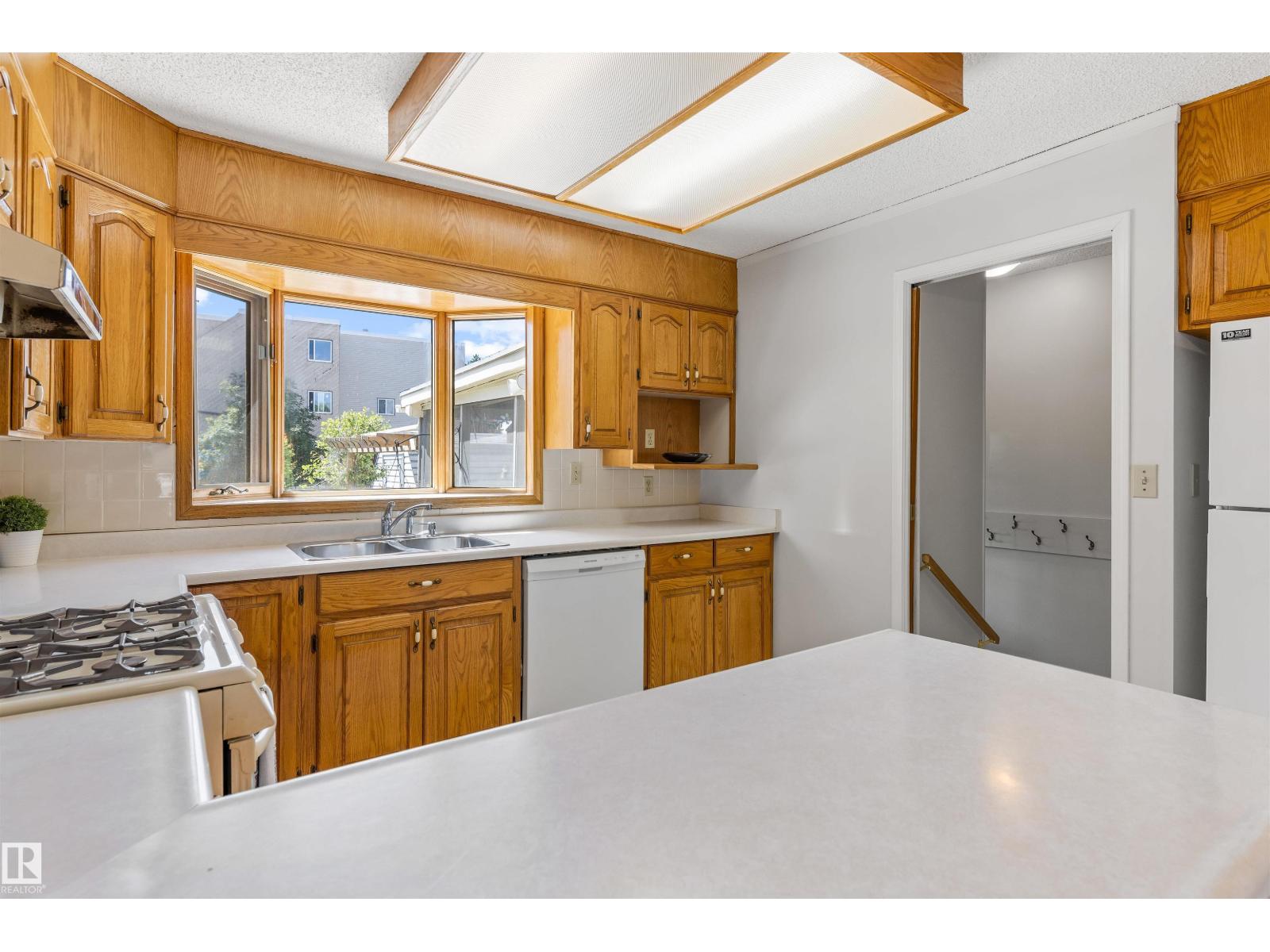 37 LEON PL — photo 12