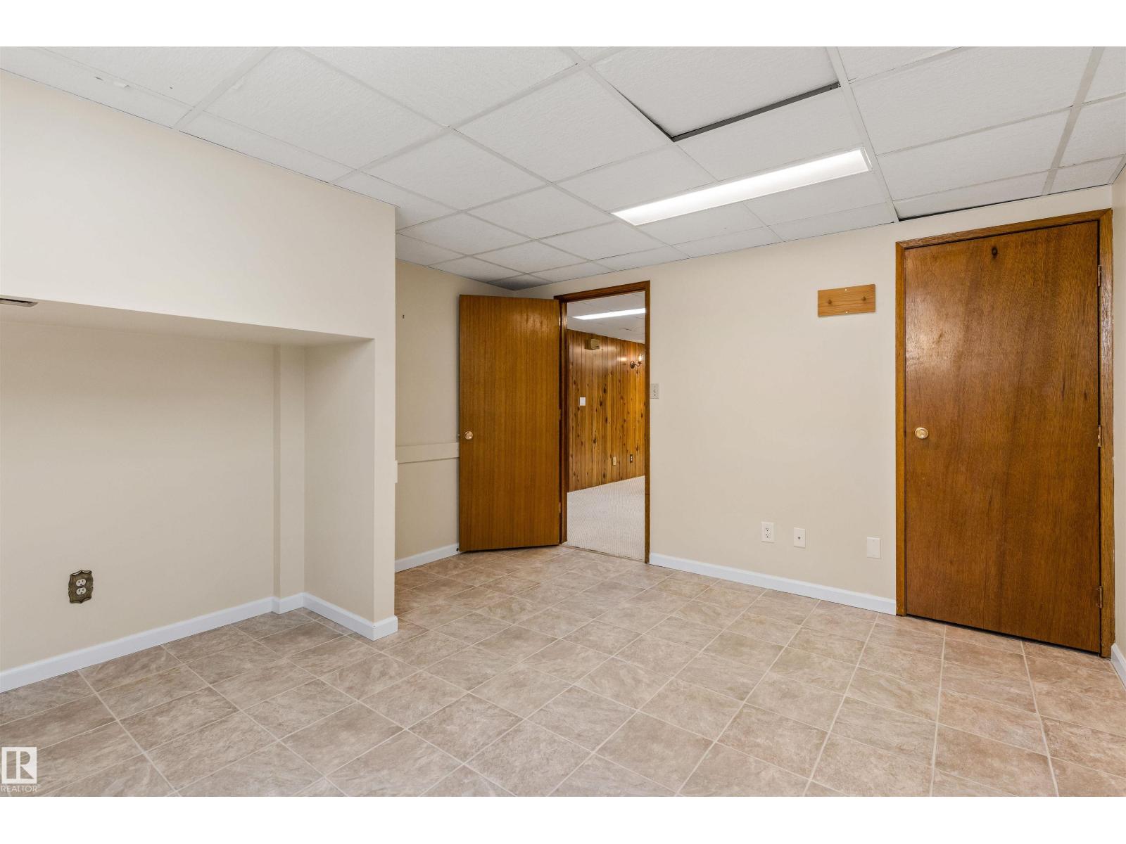 37 LEON PL — photo 30