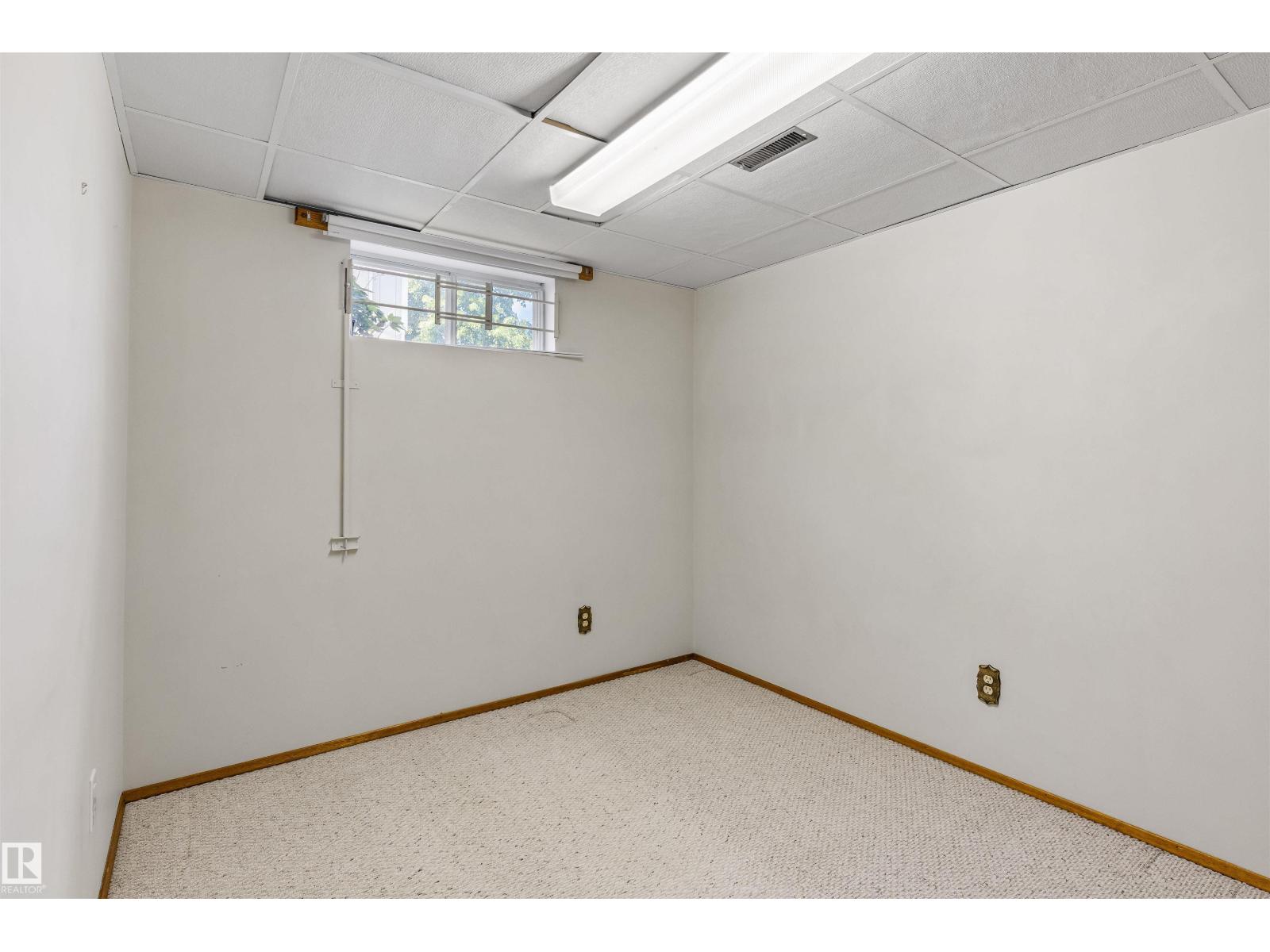37 LEON PL — photo 31
