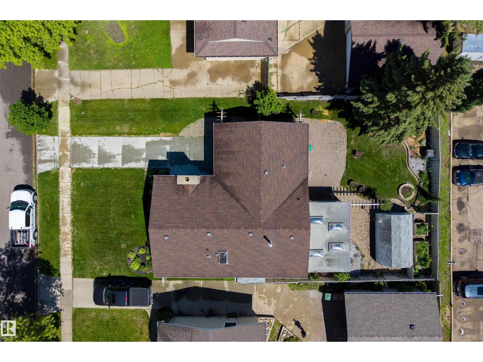 37 LEON PL — photo 45
