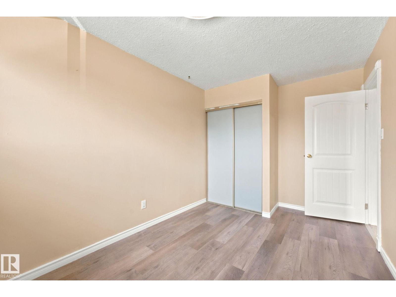 #41 4707 126 AV NW - 21