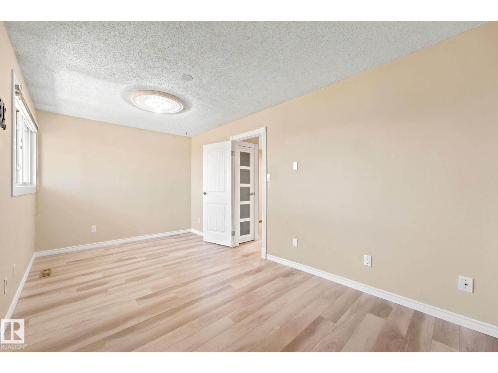 #41 4707 126 AV NW - 22
