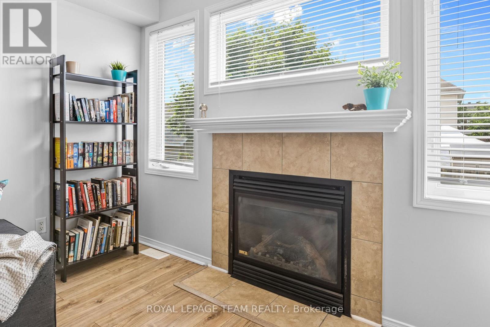 92 WOLFF CRESCENT - 11