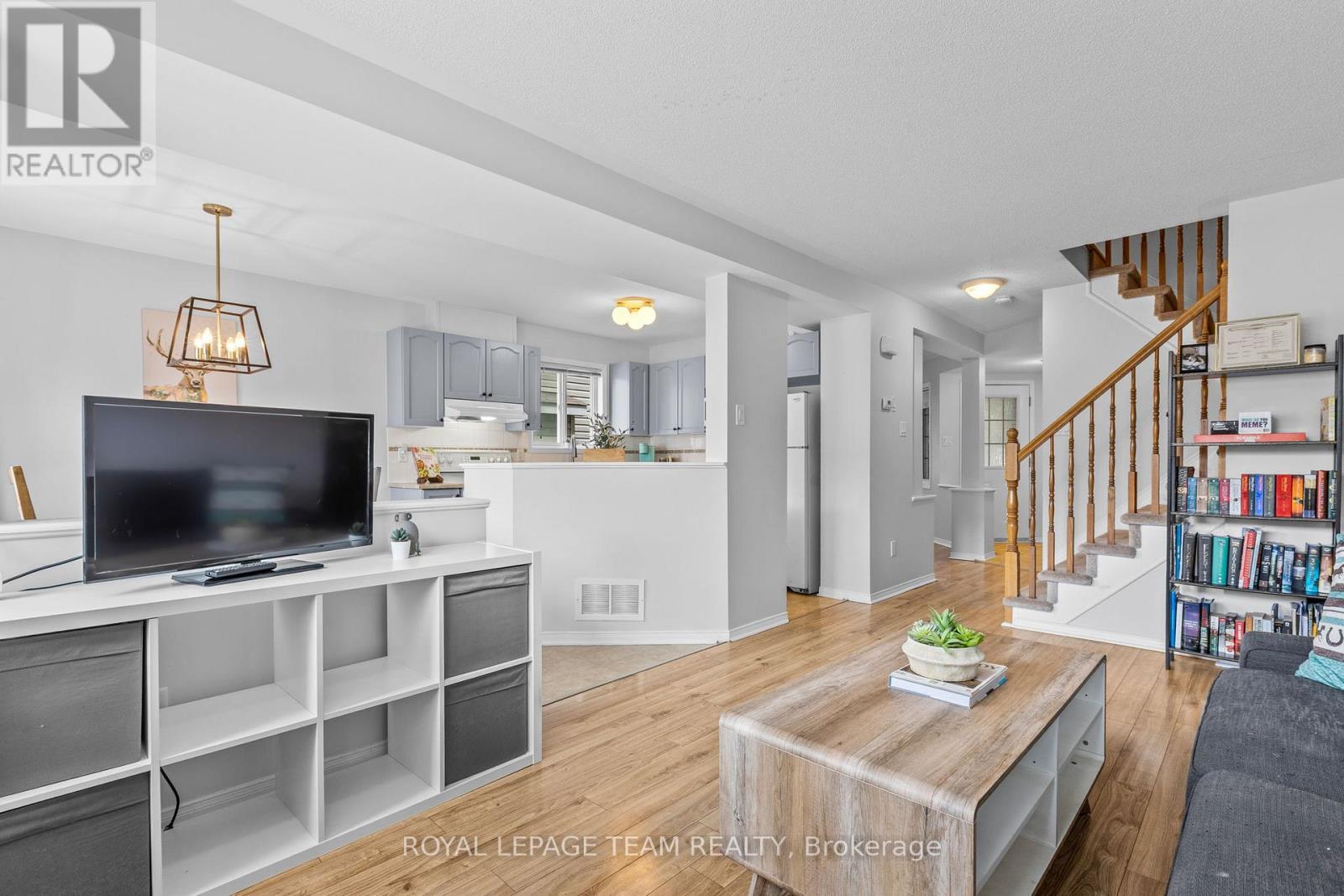 92 WOLFF CRESCENT - 12